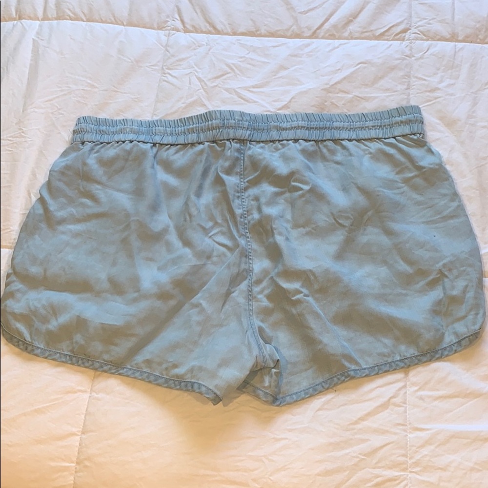 Shorts - Picture 2 of 3
